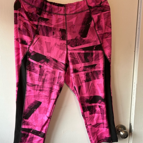 Exercise Leggings - Picture 3 of 3